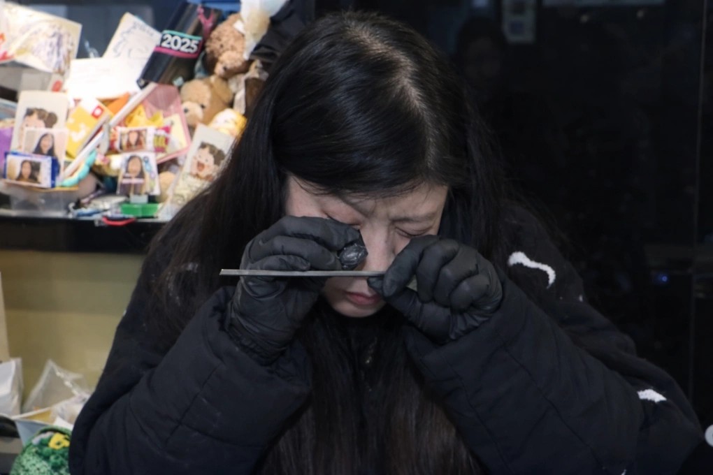 Cảnh tượng hiếm thấy tại Hàn Quốc: Người dân kiếm lợi nhuận từ bạc kỷ lục - Ảnh 2.