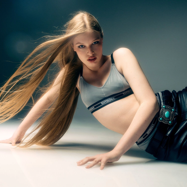 Con gái tỷ phú giàu nhất thế giới: Từ "đóa hồng đen" 1000 tỷ viết đơn từ bỏ cha ra đường mưu sinh - Ảnh 4.