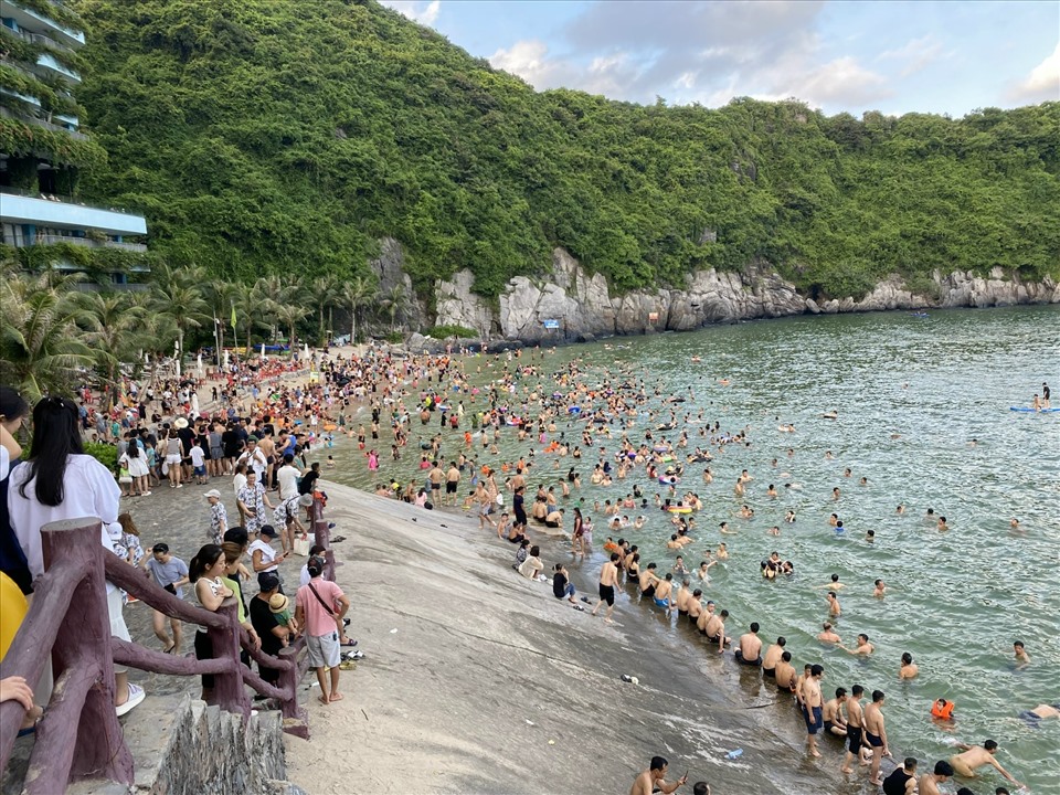 Bãi biển Cát Bà mùa đông: Trải nghiệm yên bình như trời Âu năm 2026 - Ảnh 4.