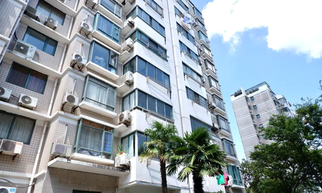 Tôi bán căn hộ 5 tỷ để về ở nhà cũ 1,8 tỷ: Hóa ra đẳng cấp không nằm ở độ cao như tôi tưởng- Ảnh 1. Tôi bán căn hộ 5 tỷ để về ở nhà cũ 1,8 tỷ: Hóa ra đẳng cấp không nằm ở độ cao như tôi tưởng- Ảnh 1.