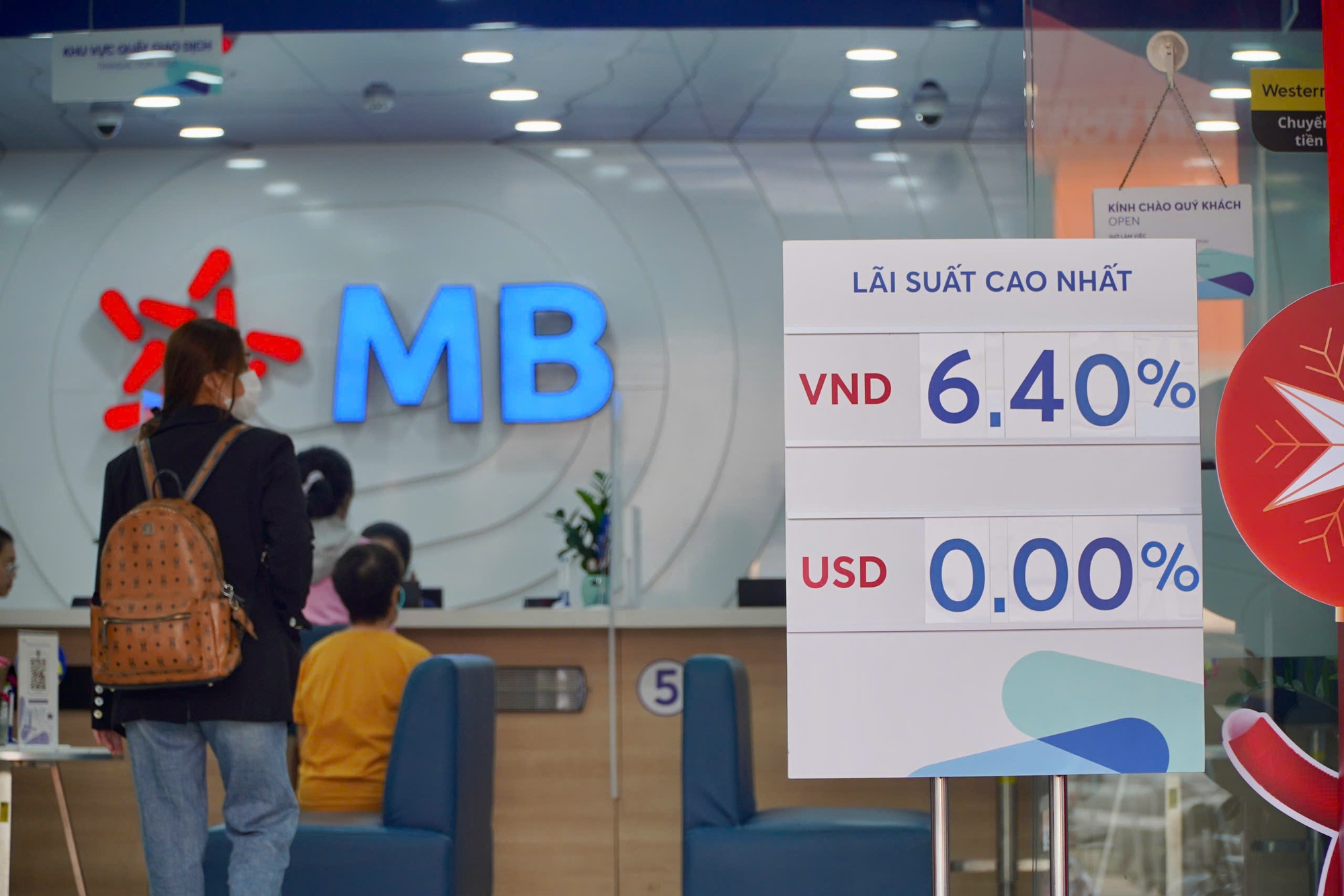 Lãi suất sẽ sớm hạ nhiệt - Ảnh 1. Lãi suất sẽ sớm hạ nhiệt - Ảnh 1.