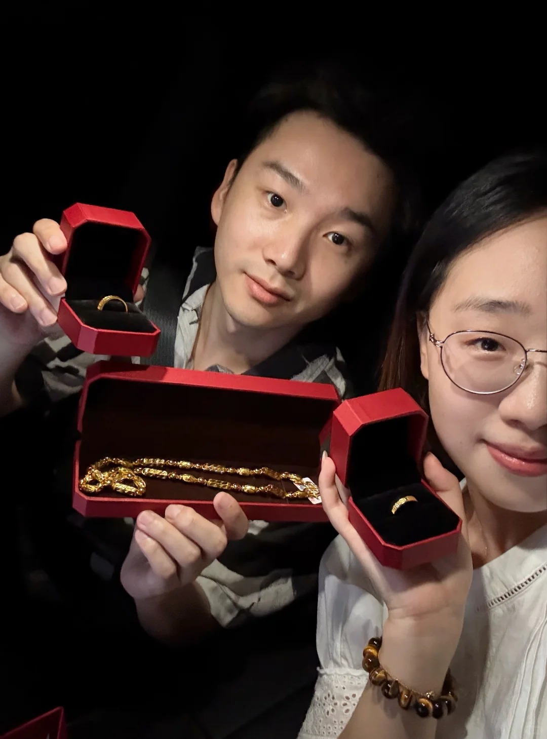 Người đàn ông có 5,95 tỷ đồng trong 10 phút nhờ bán 28 món vàng mua tặng vợ trong 15 năm- Ảnh 3.