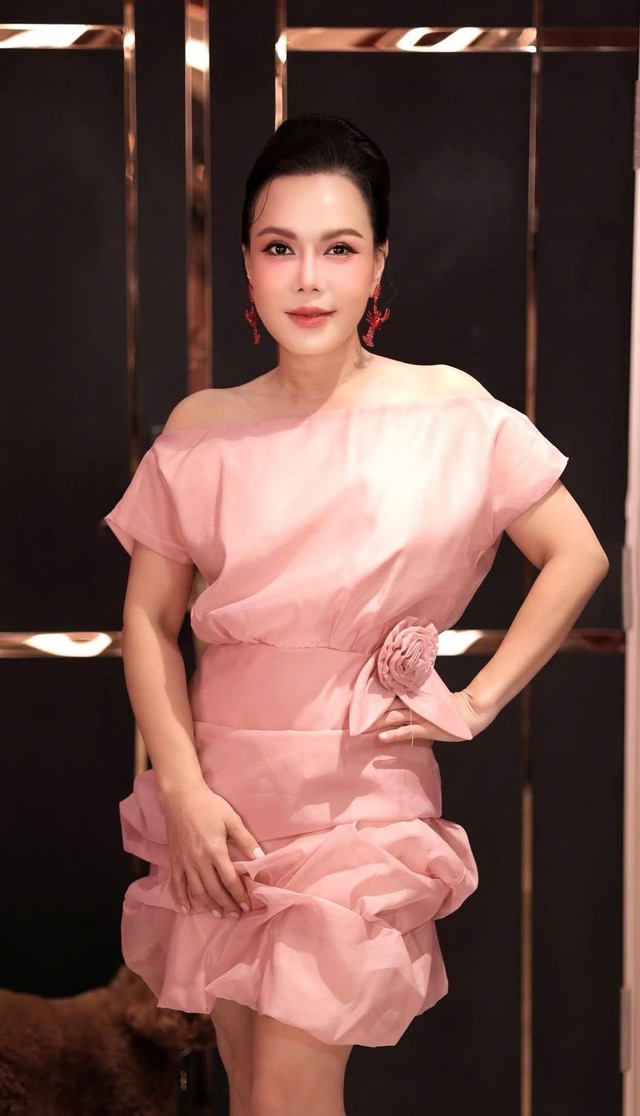 Việt Hương nộp đơn tố cáo- Ảnh 2. Việt Hương nộp đơn tố cáo- Ảnh 2.