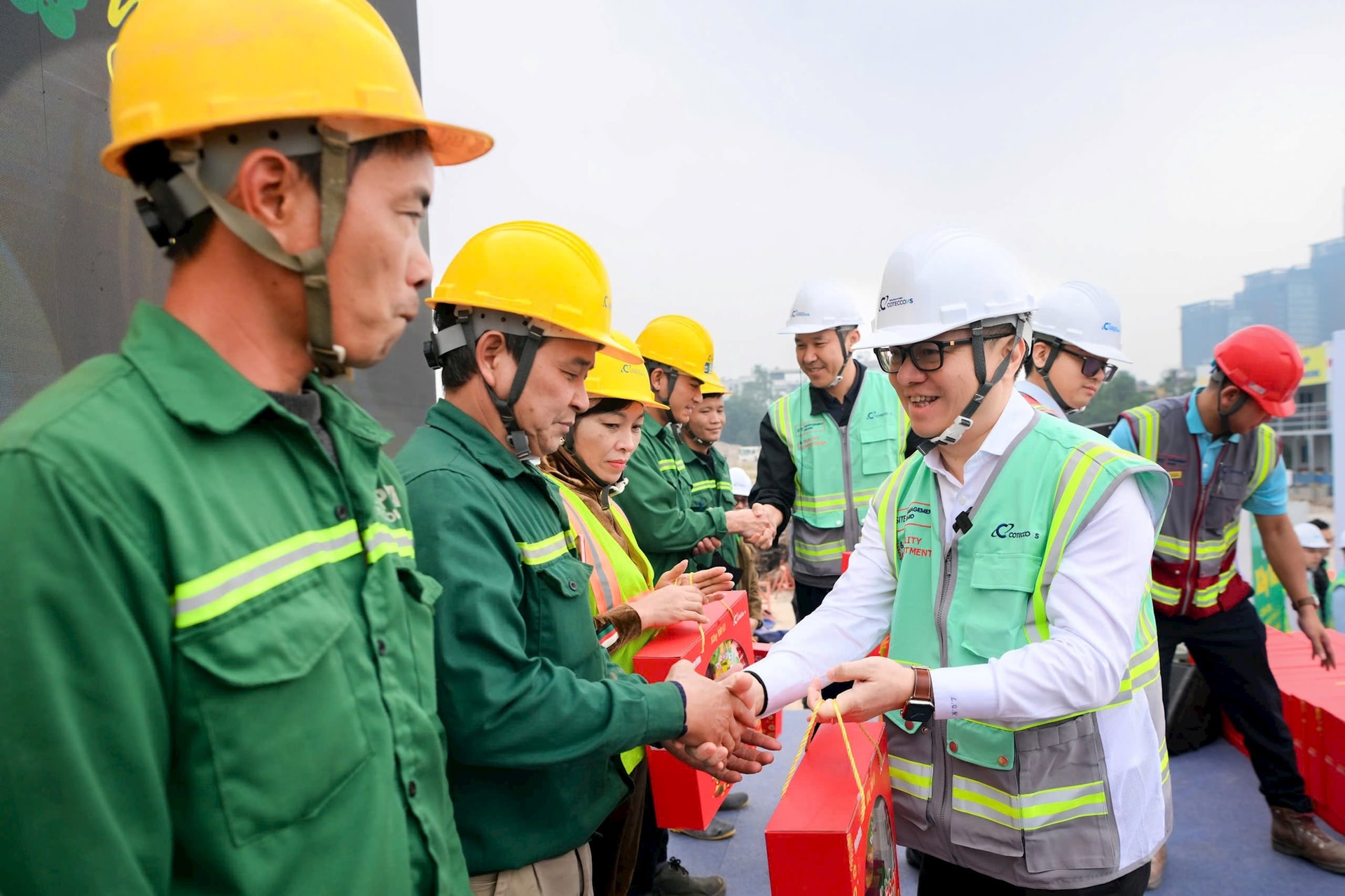 Chương trình Xây Tết 2026: Bảo vệ hạnh phúc cho 1 . 100 Công nhân xây dựng - Ảnh 3.