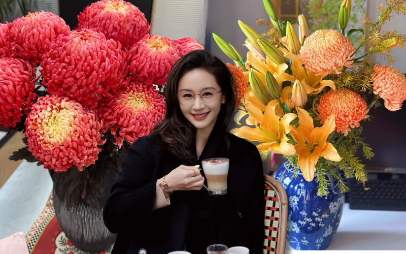 Cúc mẫu đơn: Lòai hoa khổng lồ mang phú qúy cho ngày Tết 2026 - Ảnh 1.