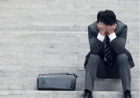 Sau 35 tuổi, đàn ông không sợ già, chỉ sợ phong độ "rơi tự do": 3 "chiến thuật" giúp quý ông trung niên sung sức như thời đôi mươi- Ảnh 1.