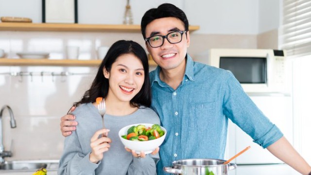 Sau 35 tuổi, đàn ông không sợ già, chỉ sợ phong độ "rơi tự do": 3 "chiến thuật" giúp quý ông trung niên sung sức như thời đôi mươi- Ảnh 4.