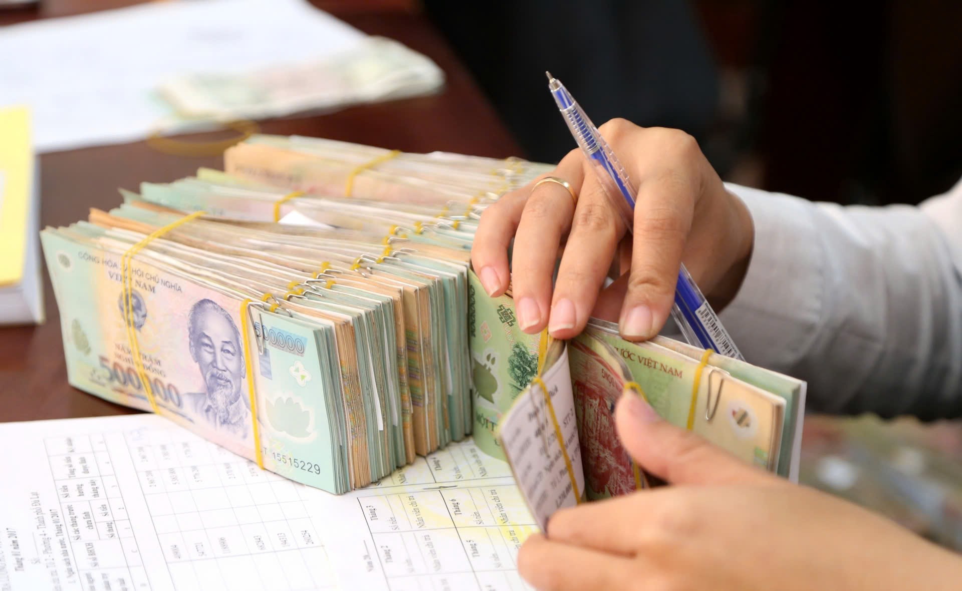 Giáo viên Mầm non Đình Bảng 2 bị yêu cầu trả lại tiền thưởng giáo viên Nghị định 73 - Ảnh 1.