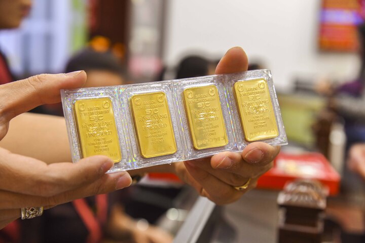 SJC tạm ngừng giao dịch vàng miếng và vàng nhẫn tại TP . HCM sáng 31 / 1 - Ảnh 1. SJC tạm ngừng giao dịch vàng miếng và vàng nhẫn tại TP . HCM sáng 31 / 1 - Ảnh 1.