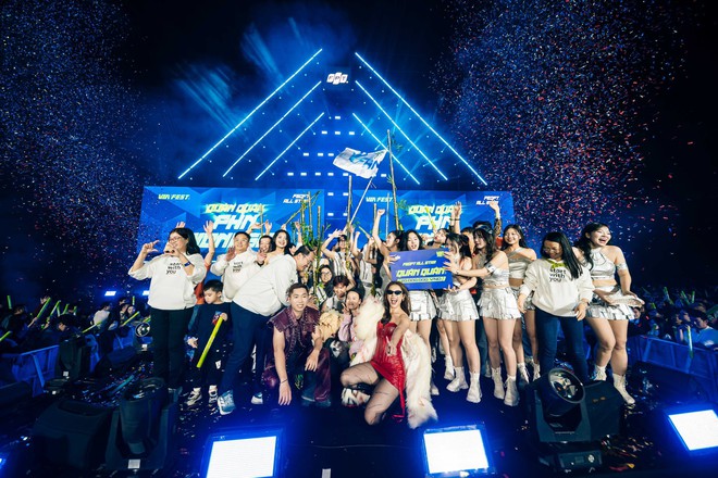 Hoá “Táo Quân”, trình diễn như sao hạng A trong tiệc tất niên công ty- Ảnh 9.