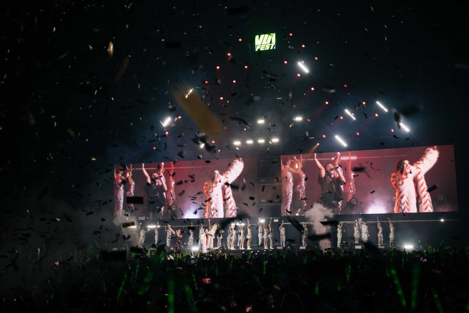 Hoá “Táo Quân”, trình diễn như sao hạng A trong tiệc tất niên công ty- Ảnh 6.