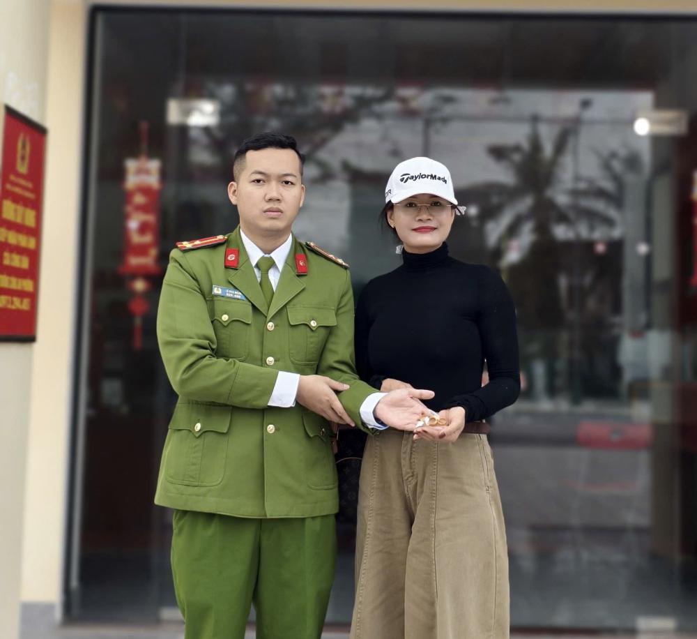 Người phụ nữ SN 1984 mất nhẫn vàng 150 triệu đồng tại tiệm Vàng Ngọc Hà - Ảnh 1. Người phụ nữ SN 1984 mất nhẫn vàng 150 triệu đồng tại tiệm Vàng Ngọc Hà - Ảnh 1.