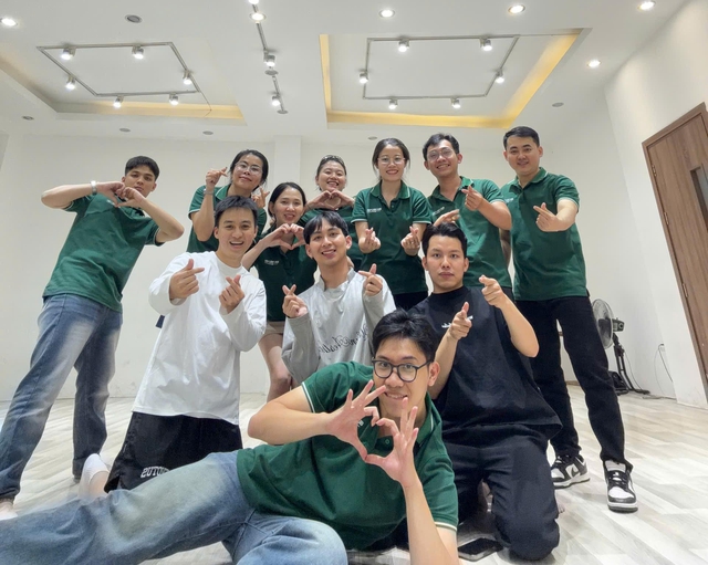 Hoá “Táo Quân”, trình diễn như sao hạng A trong tiệc tất niên công ty- Ảnh 15.