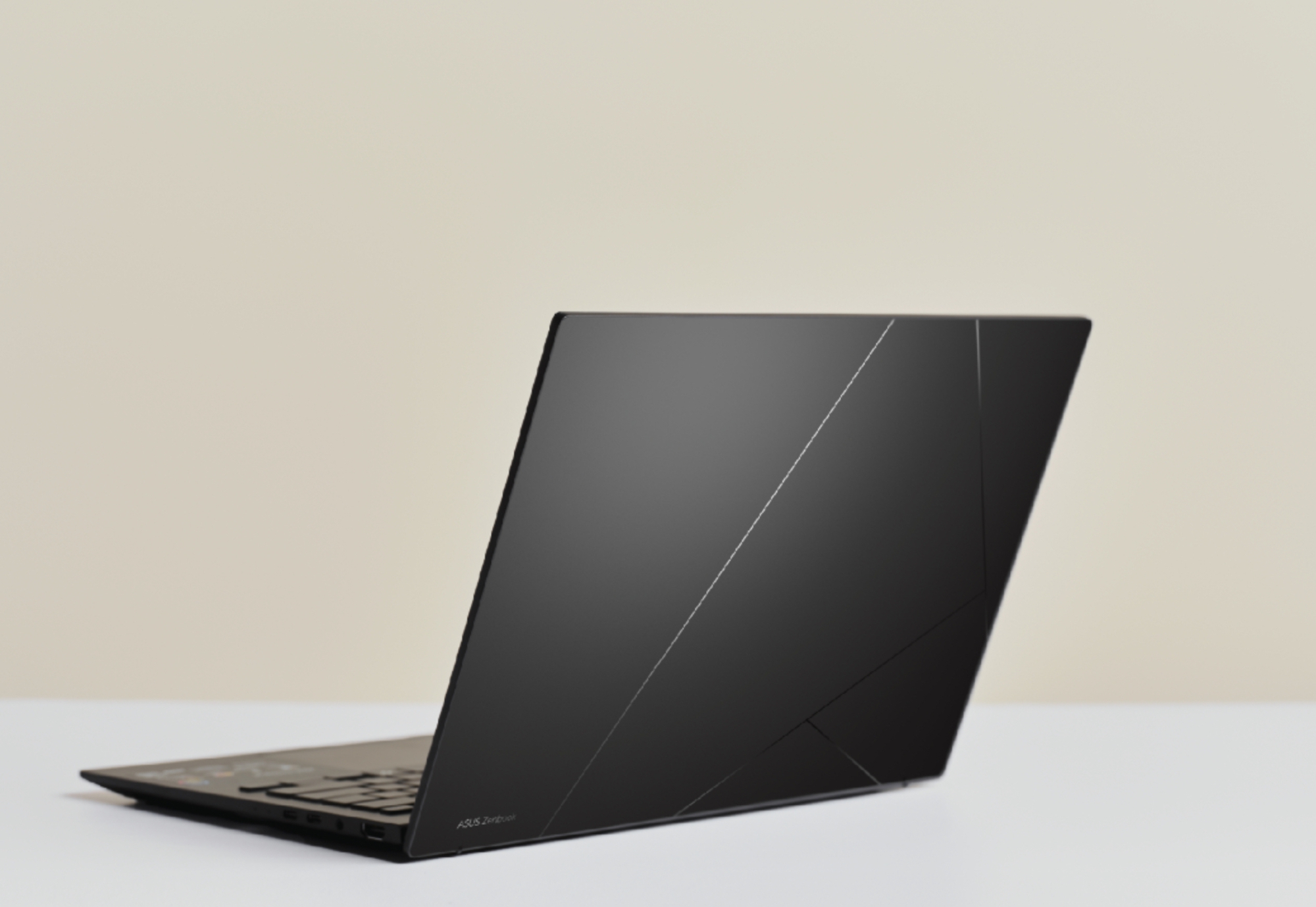 Laptop ASUS Ryzen AI 400 Series đầu tiên tại Việt Nam có gì đặc biệt? - Ảnh 2. Laptop ASUS Ryzen AI 400 Series đầu tiên tại Việt Nam có gì đặc biệt? - Ảnh 2.