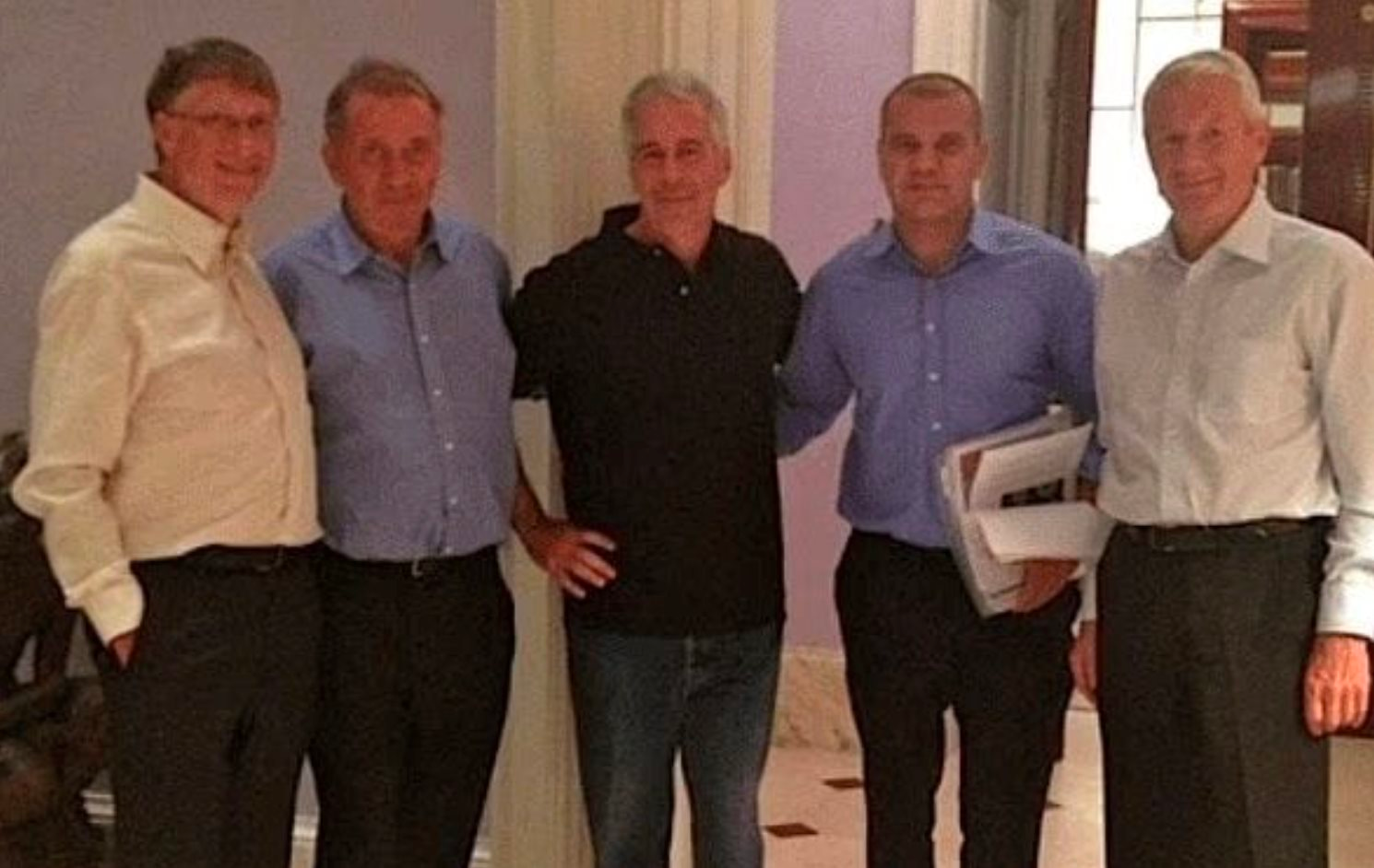 Tài liệu triệu trang về Jeffrey Epstein: Bill Gates bị chỉ tên gây xôn xao dư luận - Ảnh 1.