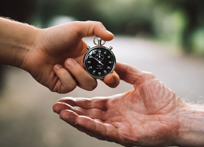 Nghiên cứu 47 năm chỉ ra độ tuổi con người bắt đầu già đi - Ảnh 1.