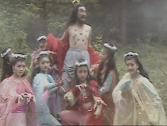 Yêu quái trăm mắt Tây Du Ký 1986 ngoài đời gây choáng: Tốt nghiệp Văn học, về già nghiên cứu UFO, cả đoàn phim phải nể vì một chuyện- Ảnh 2.