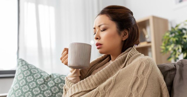 Trời càng lạnh càng dễ đột quỵ, nhồi máu cơ tim: Bác sĩ cảnh báo 6 cách giữ ấm tưởng đúng mà hóa ra rất nguy hiểm- Ảnh 1.