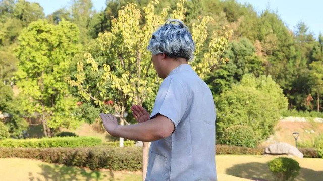 Khi người thân hay quên, chúng ta lại nghĩ đó là “già rồi” mà bỏ qua bệnh Alzheimer: Đừng chủ quan với 5 thay đổi này- Ảnh 2.