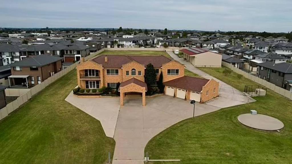 Ngôi nhà cứng đầu ở Úc từ chối đền bù 1 . 051 Tỷ đồng giữa lòng Sydney - Ảnh 4. Ngôi nhà cứng đầu ở Úc từ chối đền bù 1 . 051 Tỷ đồng giữa lòng Sydney - Ảnh 4.