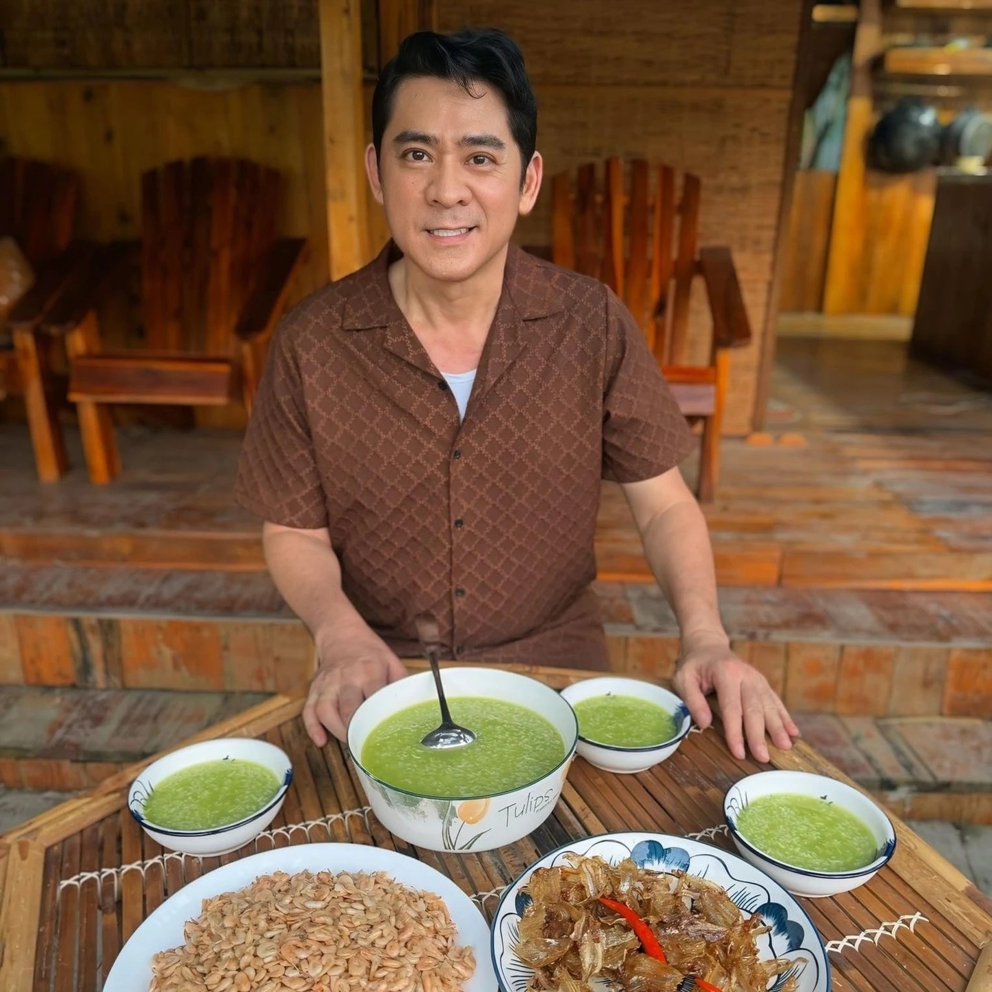 Huỳnh Anh Tuấn Phục hồi sau tai biến nhờ AI lồng giọng trong clip nấu ăn - Ảnh 1. Huỳnh Anh Tuấn Phục hồi sau tai biến nhờ AI lồng giọng trong clip nấu ăn - Ảnh 1.