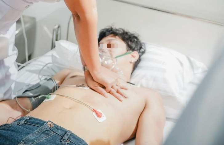 Đột qụy ở người trẻ: Câu chuyện đau lòng của anh Wang sau cơn đột qụy ở tuổi 30 - Ảnh 1.