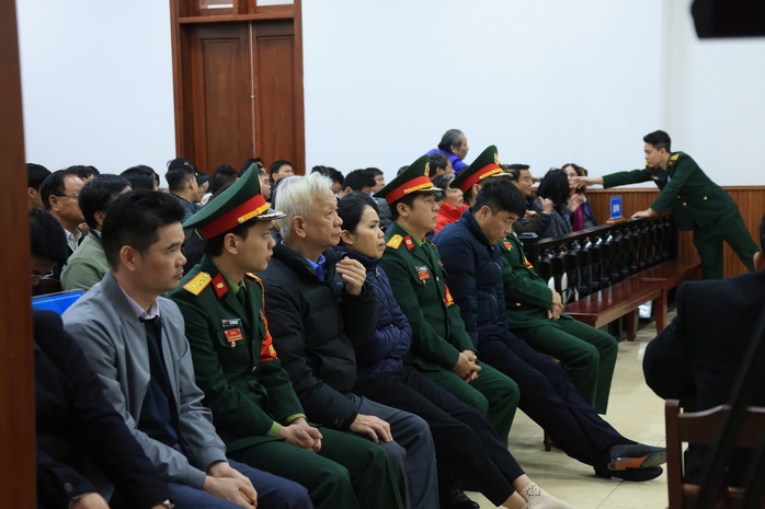 Đại gia mua cổ phần Tập đoàn Phúc Sơn bồi thường cho Hậu Pháo 7 . 000 Tỉ đồng - Ảnh 1. Đại gia mua cổ phần Tập đoàn Phúc Sơn bồi thường cho Hậu Pháo 7 . 000 Tỉ đồng - Ảnh 1.