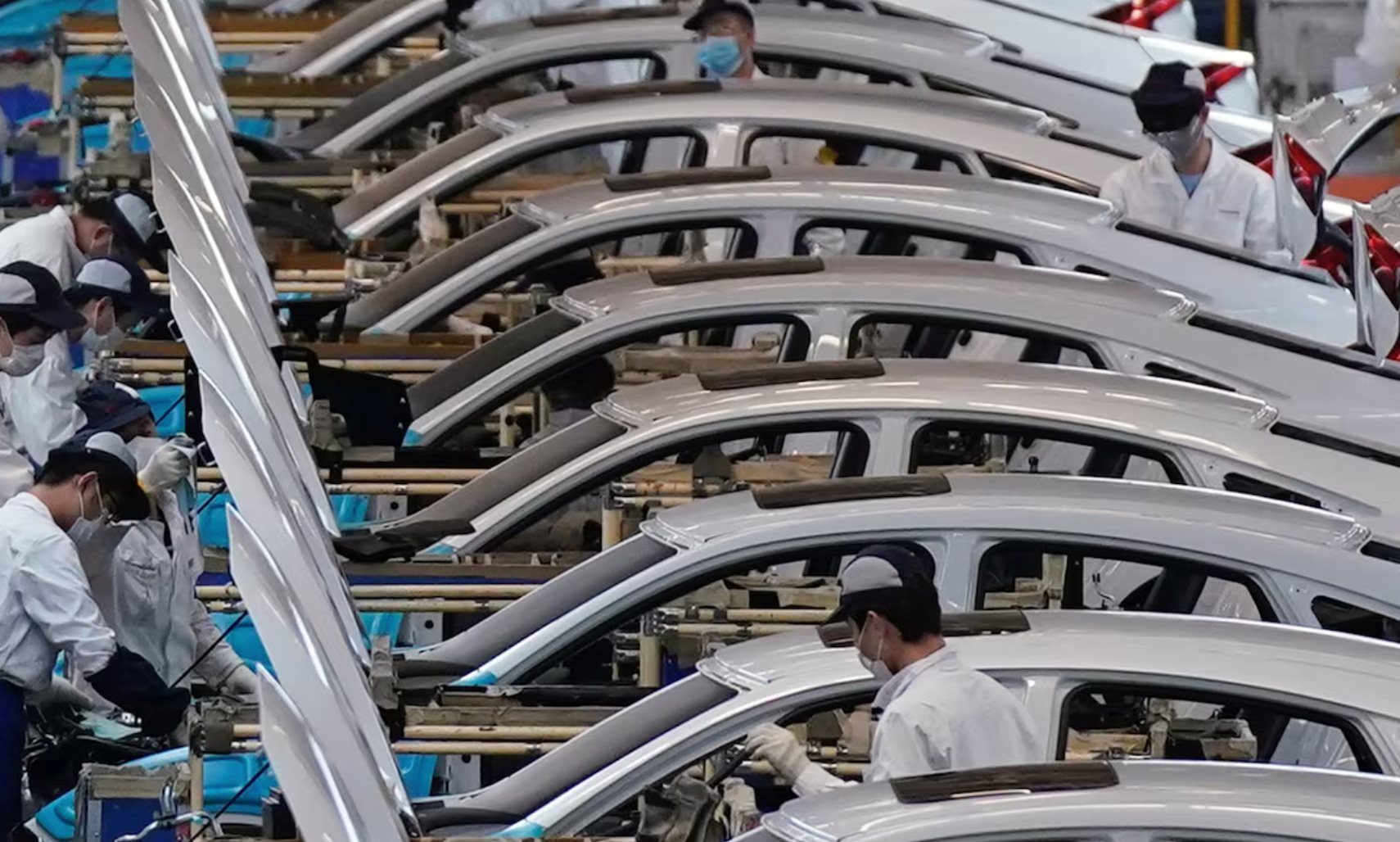 Xuất khẩu ô tô Trung Quốc gia tăng mạnh mẽ trong bối cảnh xe điện chiếm ưu thế - Ảnh 1.