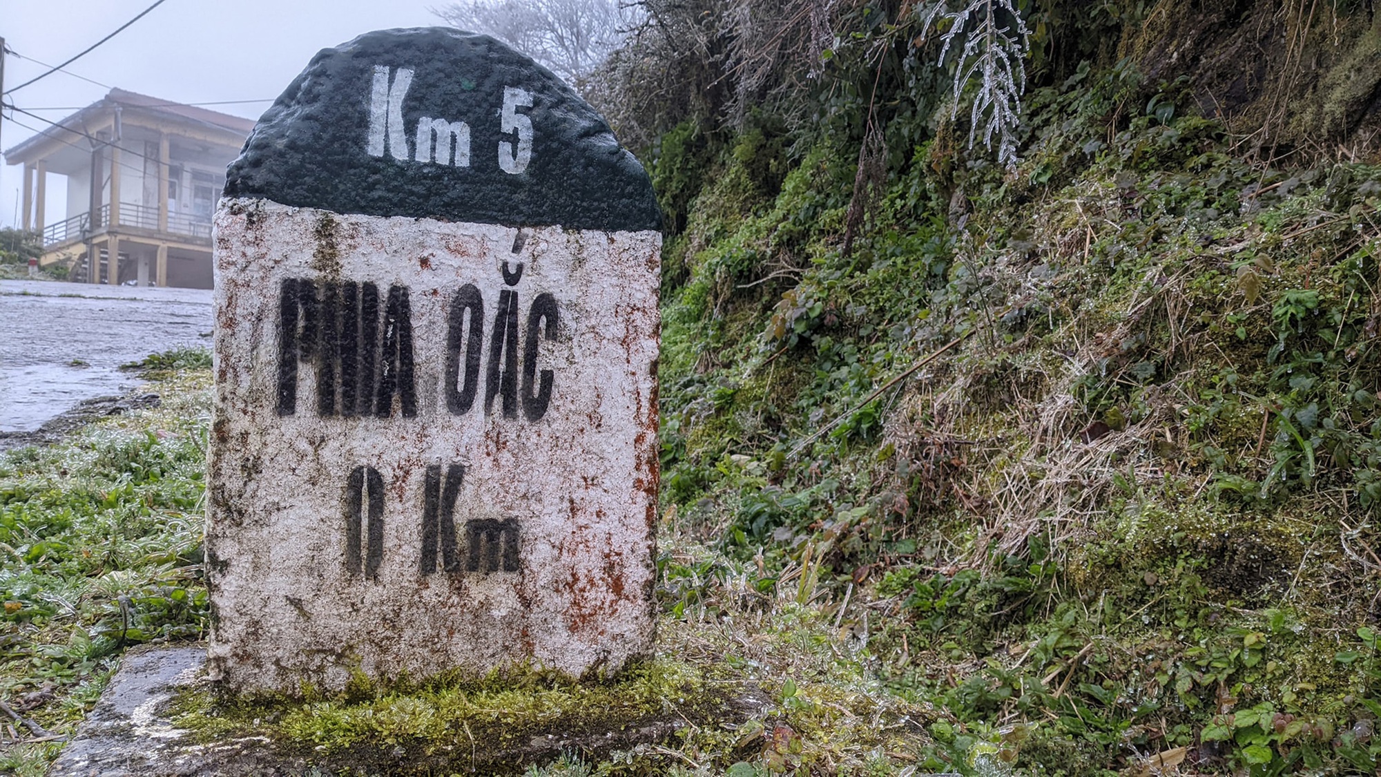 Băng giá Phia Oắc: Điểm đến mới mẻ bên cạnh Fansipan và Mẫu Sơn - Ảnh 6.