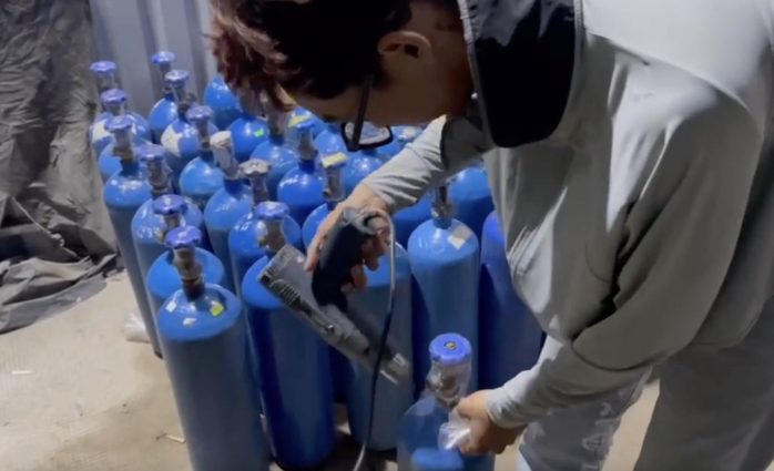 Công an TPHCM bắt "trùm" đứng sau nhiều cơ sở giải trí - Ảnh 1.