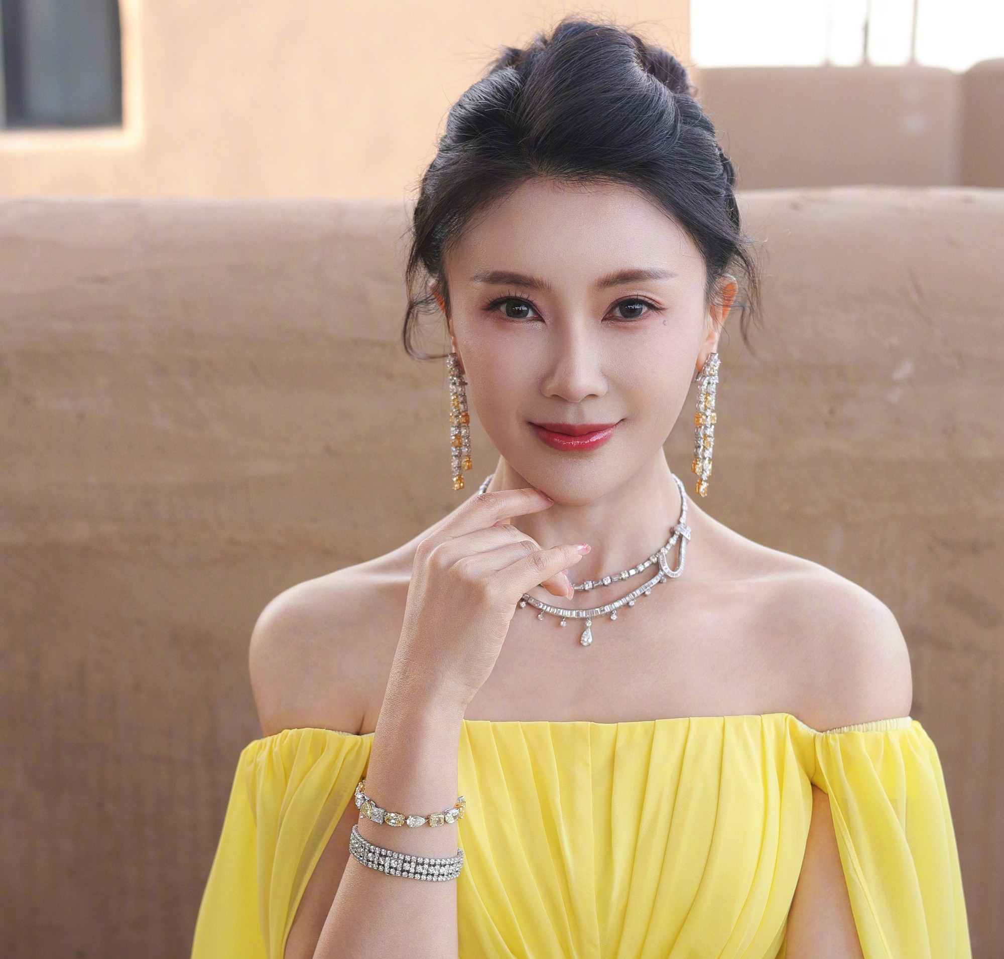 Nữ diễn viên Cam Vy khốn khổ vì chồng đại gia và món nợ nghìn tỷ - Ảnh 2. Nữ diễn viên Cam Vy khốn khổ vì chồng đại gia và món nợ nghìn tỷ - Ảnh 2.