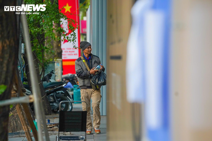 Nhà ven Hồ Gươm di dời , người thu gom phế liệu Kiếm tiền triệu mỗi ngày - Ảnh 12. Nhà ven Hồ Gươm di dời , người thu gom phế liệu Kiếm tiền triệu mỗi ngày - Ảnh 12.