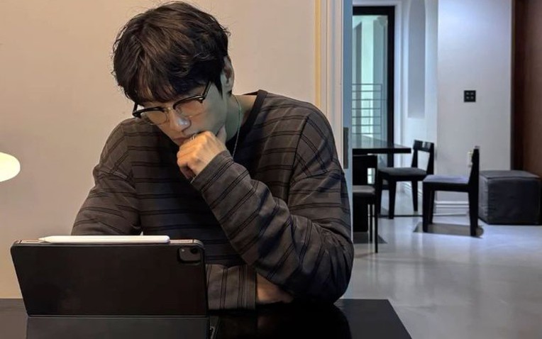 Quản lý tài chính Sau 40 tuổi: Tránh 5 sai lầm lãng phí tiền bạc này - Ảnh 1.