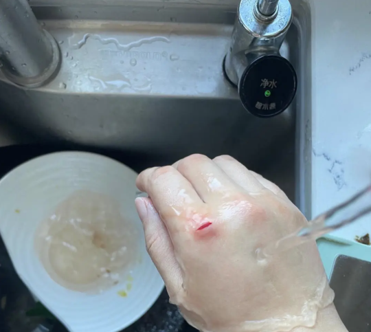 Người nghèo chấp niệm Buông bỏ đồ đạc , người giàu dám vứt đi để sống nhẹ nhàng hơn - Ảnh 3. Người nghèo chấp niệm Buông bỏ đồ đạc , người giàu dám vứt đi để sống nhẹ nhàng hơn - Ảnh 3.