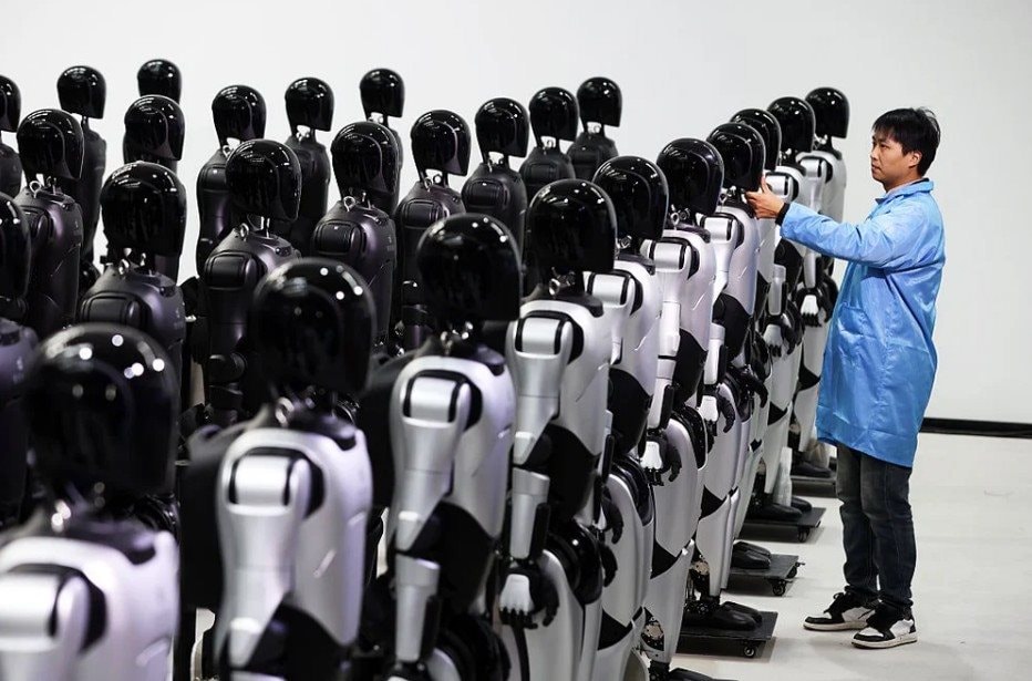 Nghịch lý 2026: Sinh viên công nghệ làm xiếc cho robot và cơn sốt robot nhân hình - Ảnh 2. Nghịch lý 2026: Sinh viên công nghệ làm xiếc cho robot và cơn sốt robot nhân hình - Ảnh 2.