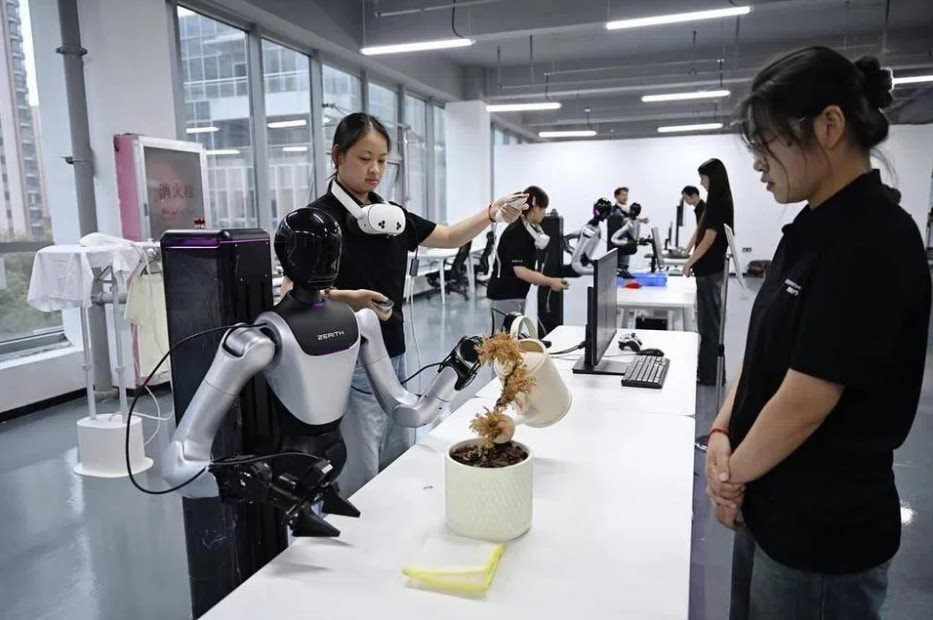Nghịch lý 2026: Sinh viên công nghệ làm xiếc cho robot và cơn sốt robot nhân hình - Ảnh 4. Nghịch lý 2026: Sinh viên công nghệ làm xiếc cho robot và cơn sốt robot nhân hình - Ảnh 4.