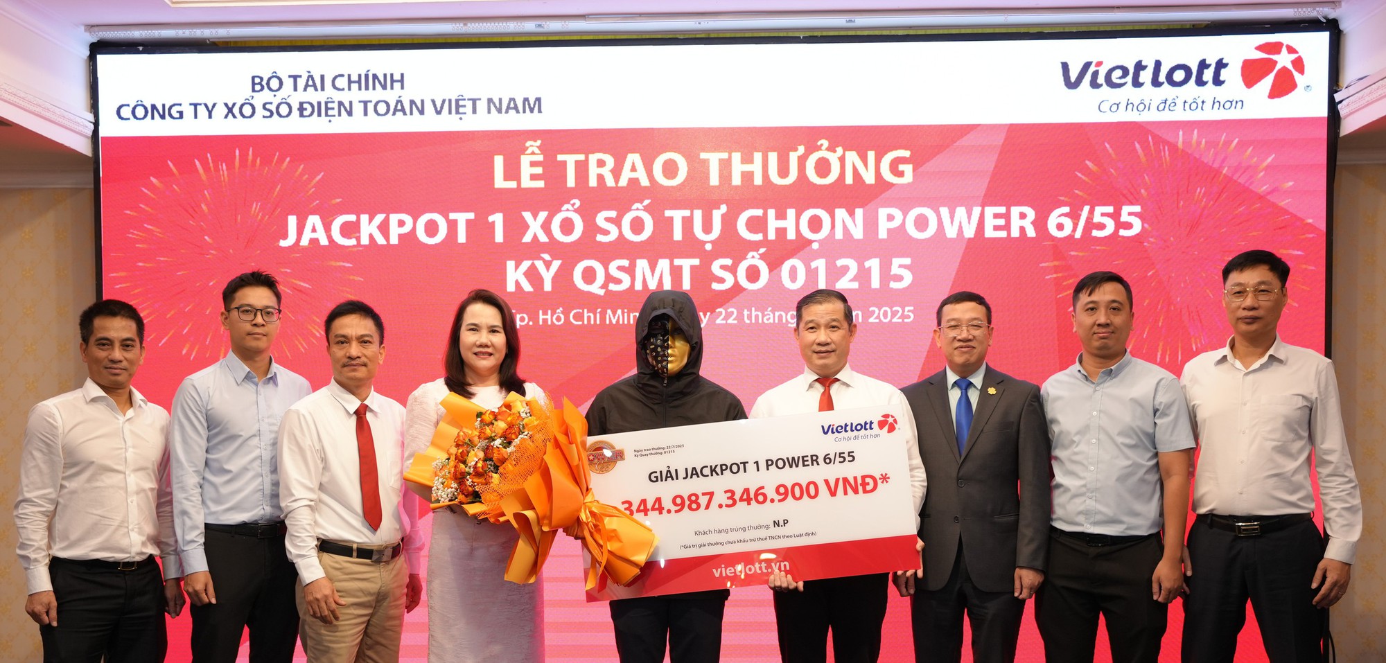 Hơn 32 triệu lượt trúng thưởng, Vietlott chi hơn 5.300 tỷ đồng trả thưởng trong năm 2025- Ảnh 1.