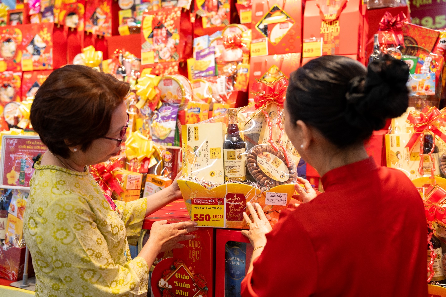 Central Retail cung ứng hơn 3.000 giỏ quà Tết hàng đặc sản địa phương - Ảnh 1. Central Retail cung ứng hơn 3.000 giỏ quà Tết hàng đặc sản địa phương - Ảnh 1.