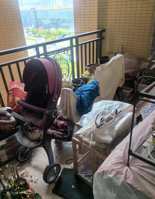 Người giàu không bao giờ để 5 thứ này ở ban công để có không gian sống thỏai mái - Ảnh 2. Người giàu không bao giờ để 5 thứ này ở ban công để có không gian sống thỏai mái - Ảnh 2.