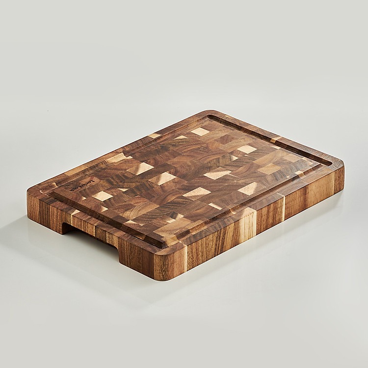 Công dụng rãnh thớt gỗ ít người biết giúp bếp sạch sẽ và an toàn thực phẩm - Ảnh 1.