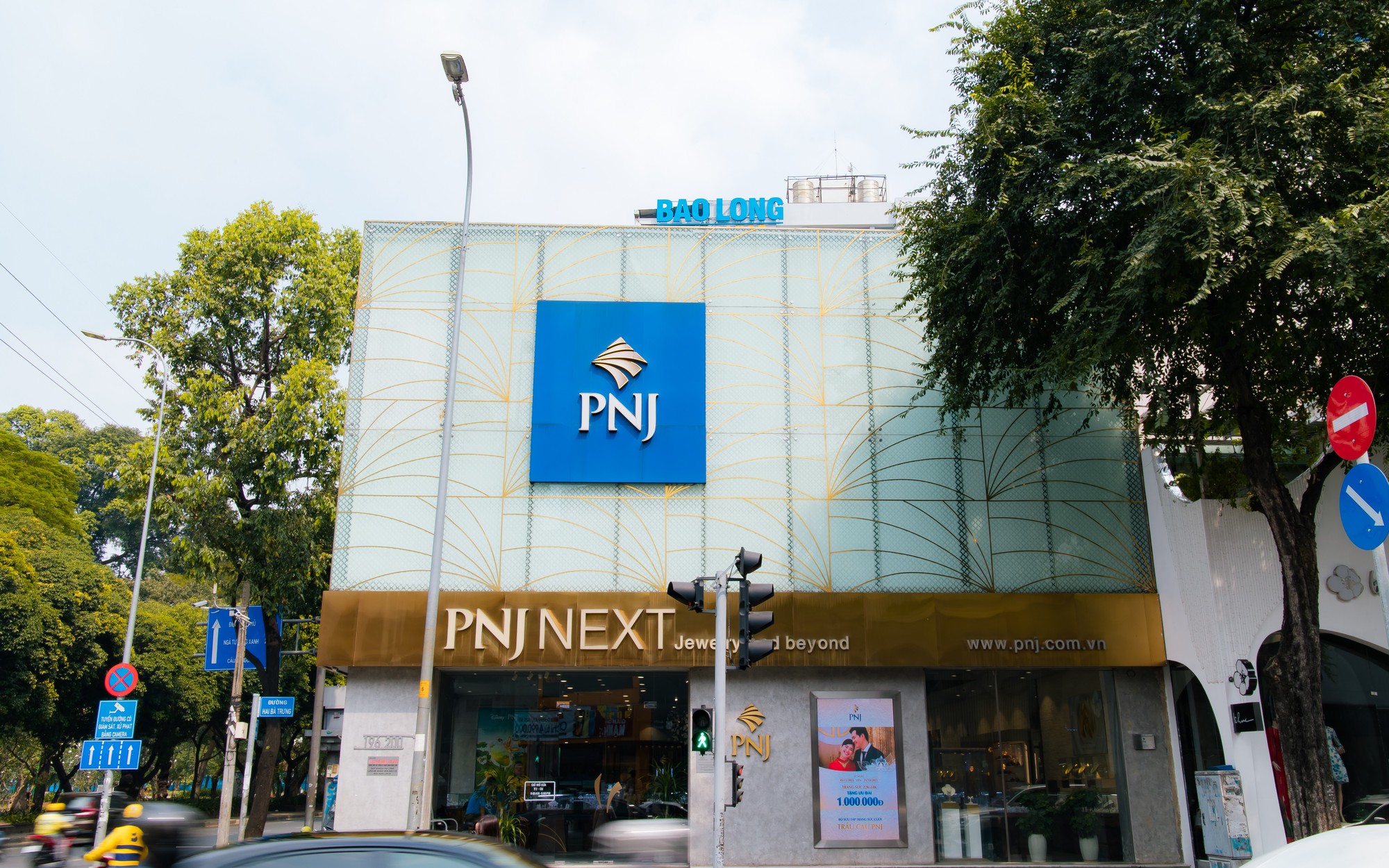 Thông lệ mua lại 95%: Rủi ro của cả thị trường kim cương, PNJ lãnh đủ
