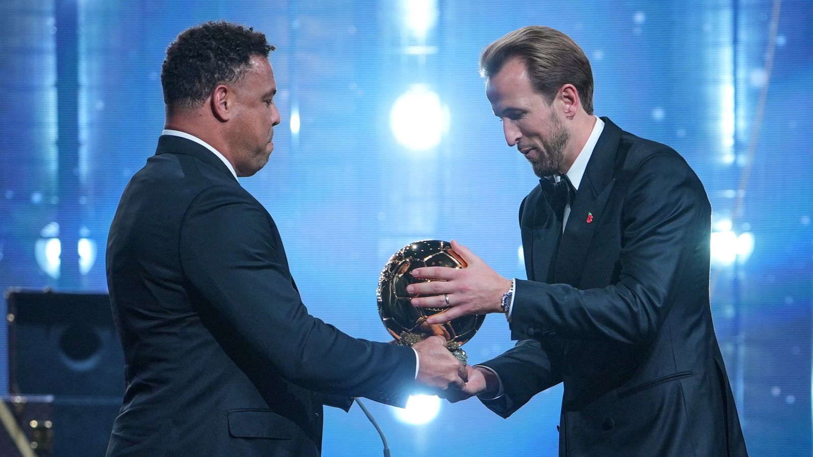 Harry Kane chấm dứt 25 năm khát vọng Quả bóng vàng cho bóng đá Anh năm 2026 - Ảnh 2. Harry Kane chấm dứt 25 năm khát vọng Quả bóng vàng cho bóng đá Anh năm 2026 - Ảnh 2.