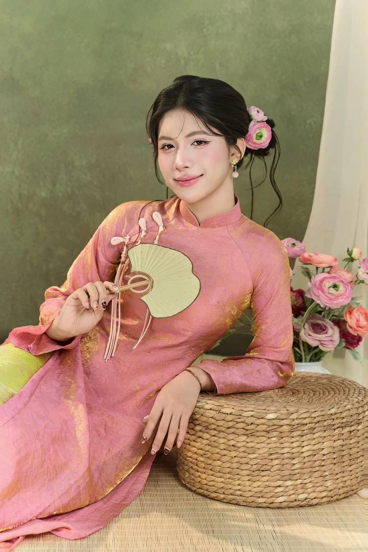Từng là Á vương Sinh viên Thanh lịch 2024, chàng trai bất ngờ chuyển giới - Ảnh 2. Từng là Á vương Sinh viên Thanh lịch 2024, chàng trai bất ngờ chuyển giới - Ảnh 2.