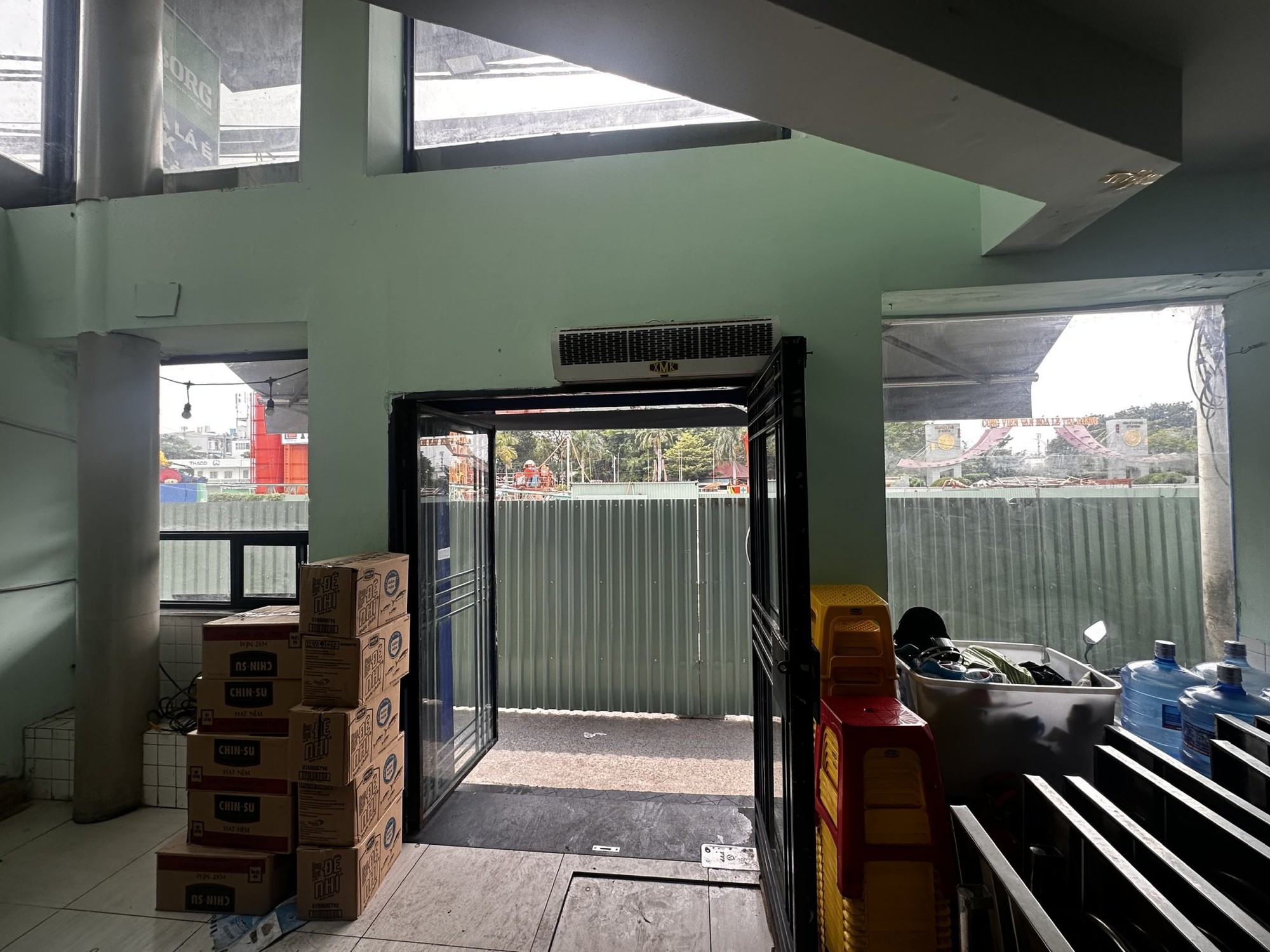 Doanh thu hàng quán giảm 70 % trên đường Cách Mạng Tháng 8 khi thi công Metro số 2 - Ảnh 11. Doanh thu hàng quán giảm 70 % trên đường Cách Mạng Tháng 8 khi thi công Metro số 2 - Ảnh 11.