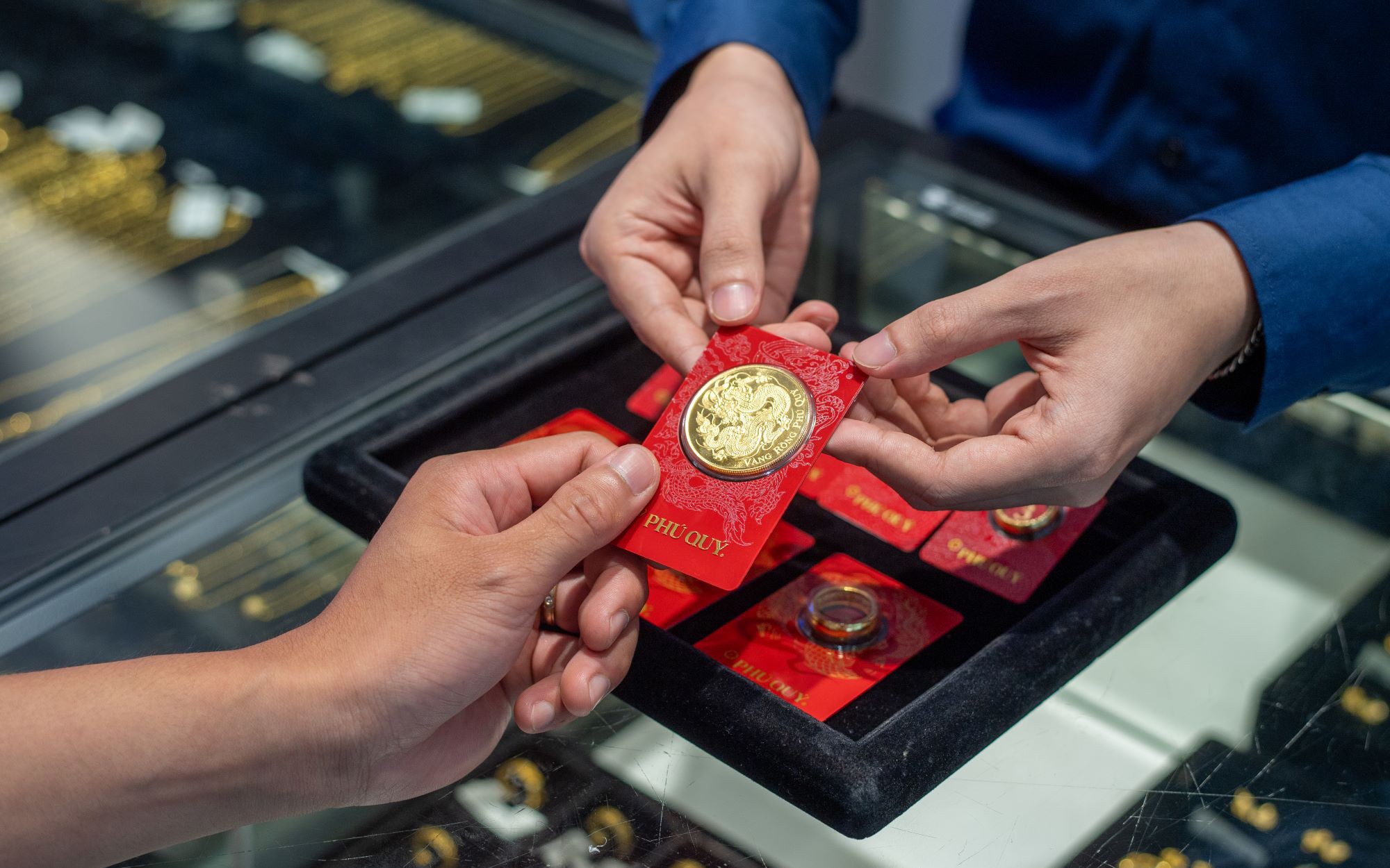 Giá vàng hôm nay 29/10: Lại rơi ngay sau khi lập đỉnh tuần