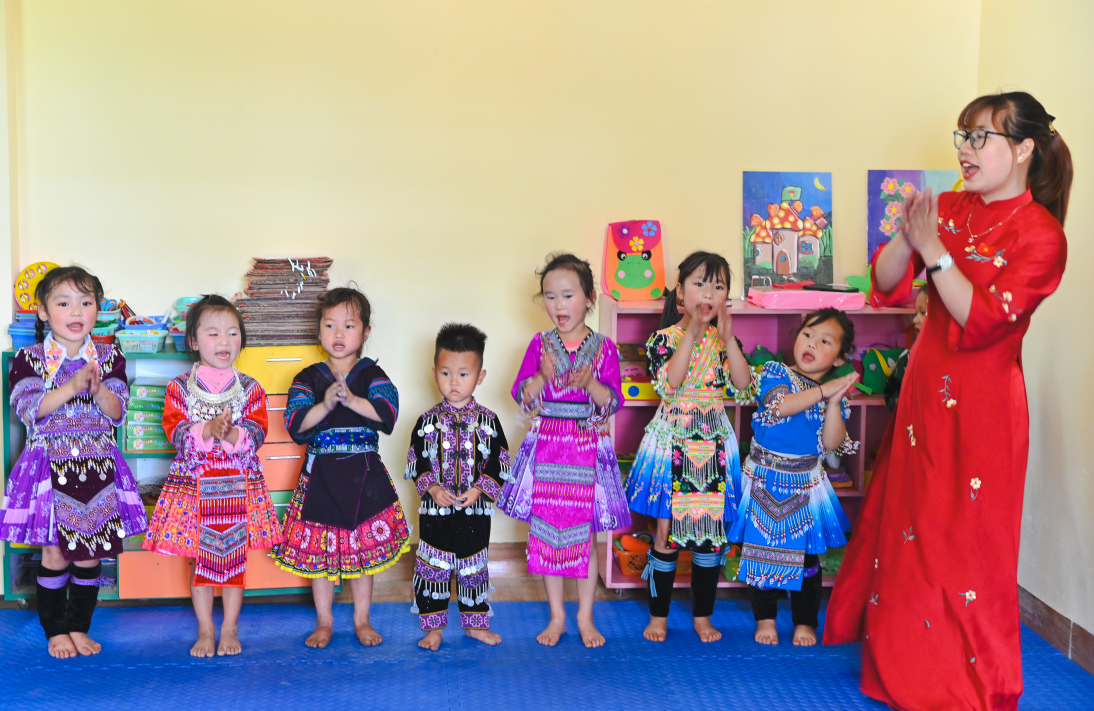 Giữ trẻ em gái ở lại trường: Câu chuyện phía sau một dự án áo thun - Ảnh 1. Giữ trẻ em gái ở lại trường: Câu chuyện phía sau một dự án áo thun - Ảnh 1.