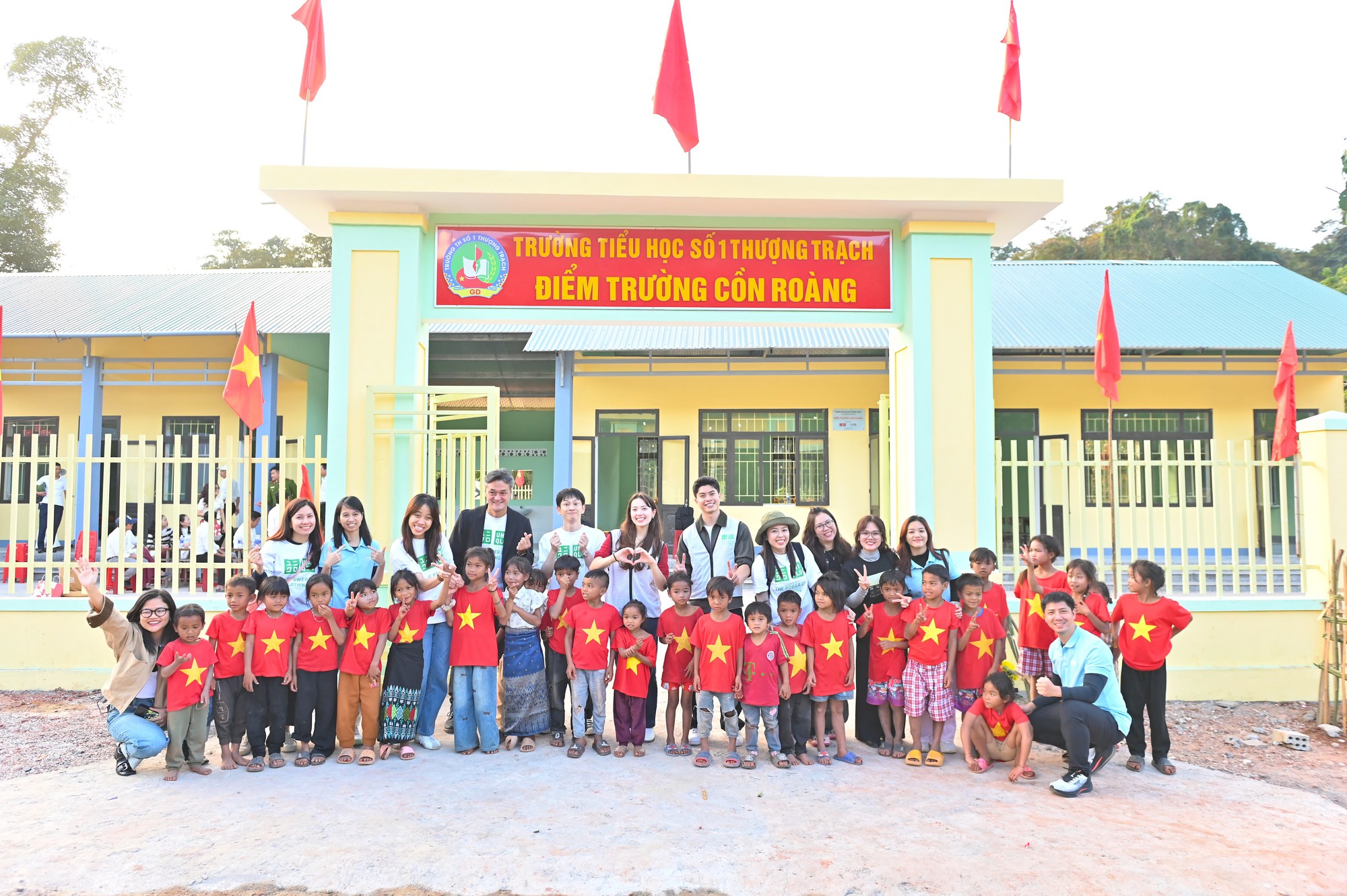 Giữ trẻ em gái ở lại trường: Câu chuyện phía sau một dự án áo thun - Ảnh 6. Giữ trẻ em gái ở lại trường: Câu chuyện phía sau một dự án áo thun - Ảnh 6.