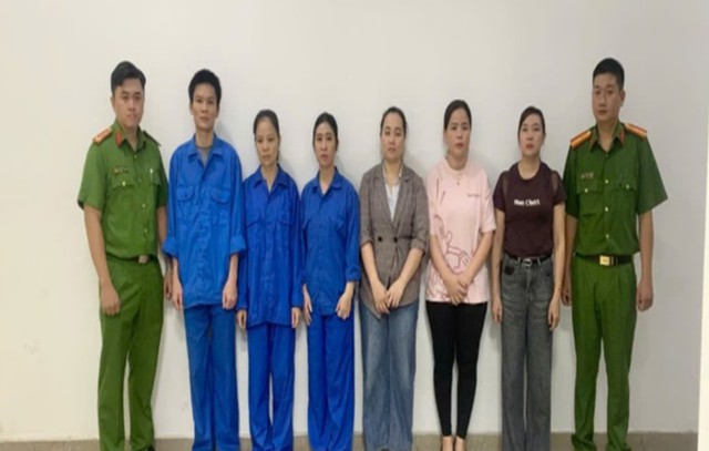 Công an đồng loạt khám xét 3 địa điểm kinh doanh, - Ảnh 2.