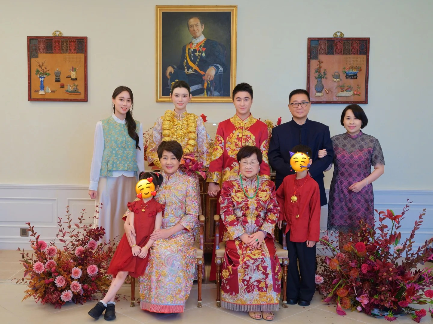 Ái nữ vua sòng bài Hà Siêu Hân bất ngờ khoe loạt ảnh đám cưới anh trai: Đại gia đình 4 thế hệ hội tụ, cô dâu đeo cả “núi” vàng - Ảnh 1.