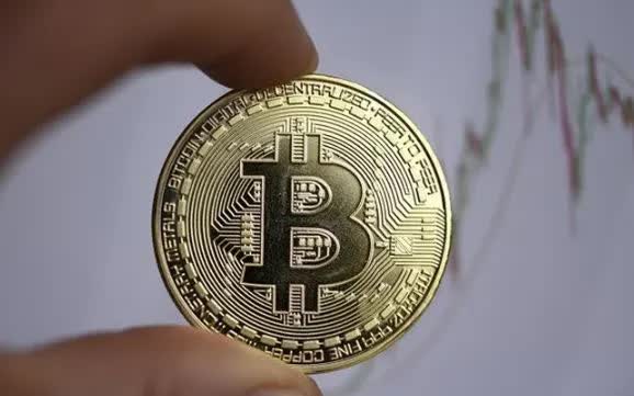 Bitcoin thủng mốc 80.000 USD, bốc hơi hơn 100 tỷ USD vốn hóa - Ảnh 1.